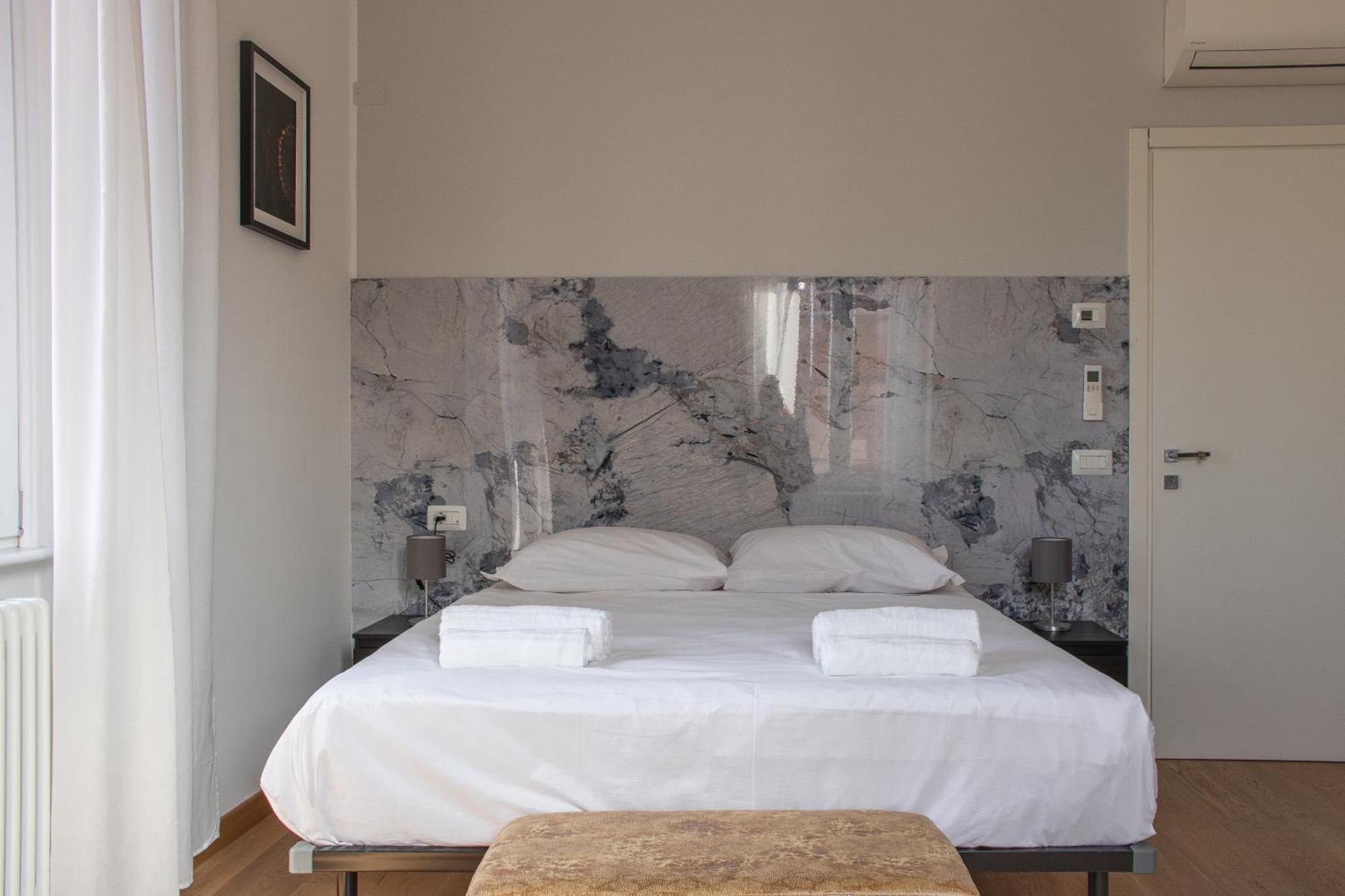 Rrrapido Holy Suites And Rooms - Via Sardegna Milánó Kültér fotó