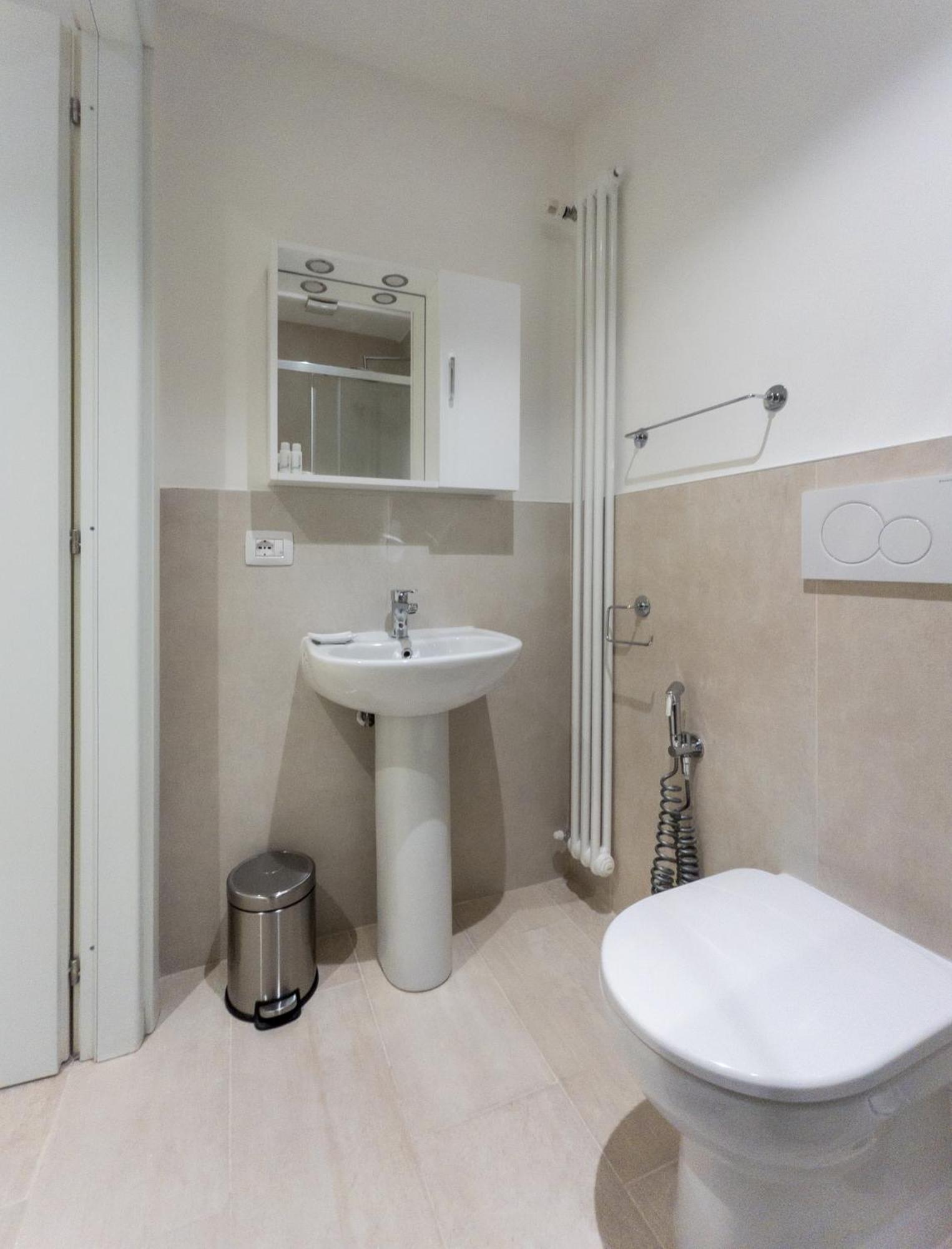 Rrrapido Holy Suites And Rooms - Via Sardegna Milánó Kültér fotó