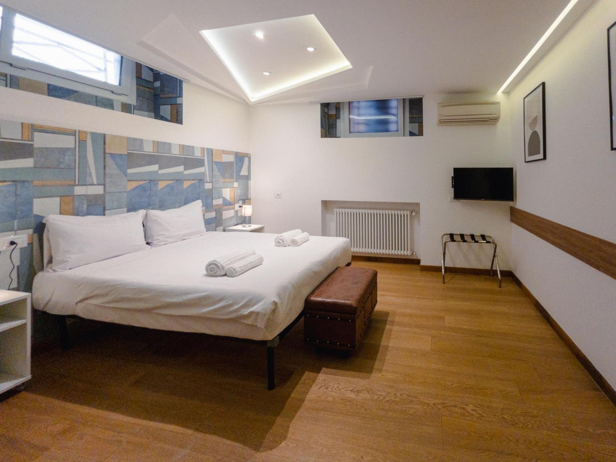 Rrrapido Holy Suites And Rooms - Via Sardegna Milánó Kültér fotó